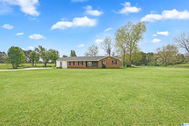 single story home featuring driveway and a front lawn