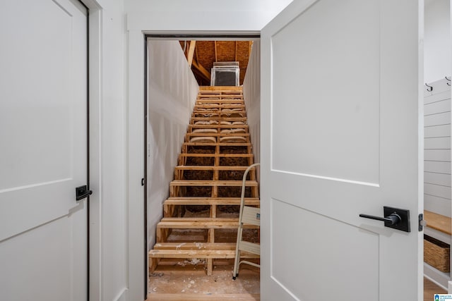 2505 Shore Side Ln, Sylacauga, AL 35151 - view of stairway