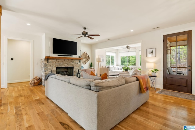 living area featuring recessed lighting, a fireplace, light wood-style floors, visible vents, and ceiling fan