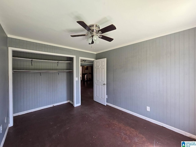 unfurnished bedroom featuring a closet, baseboards, crown molding, ceiling fan, and concrete flooring