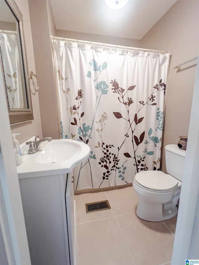 full bath with a shower with shower curtain, vanity, tile patterned flooring, toilet, and visible vents