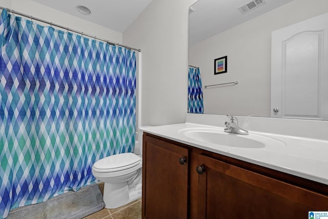 bathroom featuring toilet, vanity, a shower with shower curtain, and visible vents