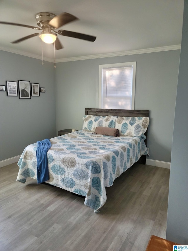 627 Sidney Cir, Anniston, AL 36207 - bedroom with baseboards, wood finished floors, ceiling fan, and crown molding
