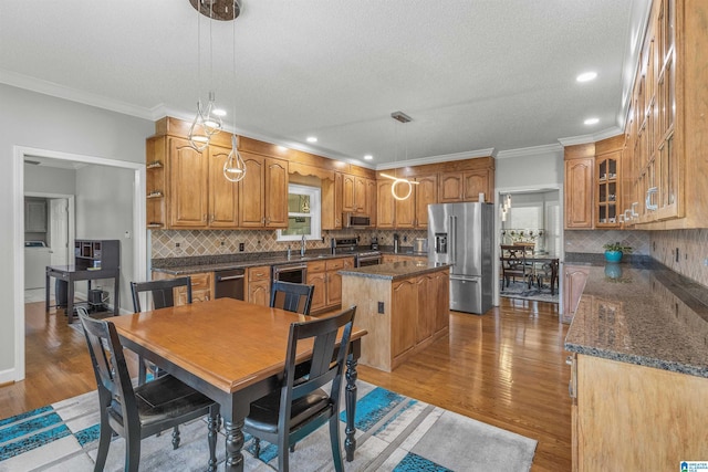 dining area featuring ornamental molding, washer / clothes dryer, visible vents, and light wood-style floors