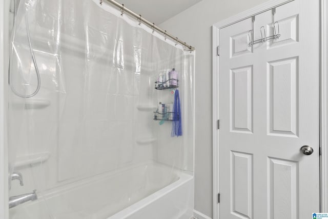 bathroom featuring shower / bath combo