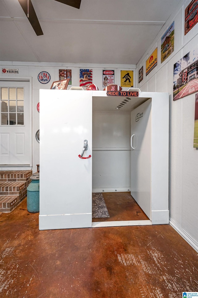 interior space featuring concrete flooring and ceiling fan