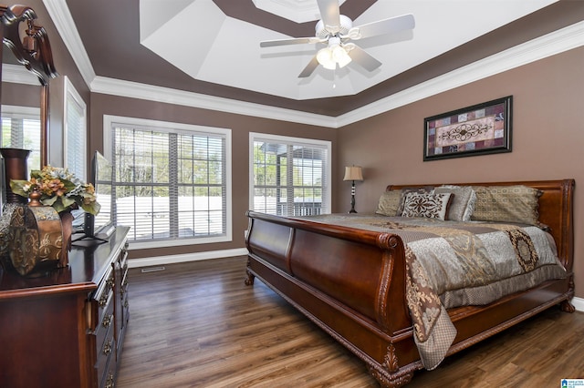 bedroom featuring dark wood-type flooring, baseboards, crown molding, and a ceiling fan