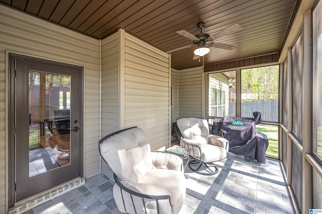 sunroom featuring a ceiling fan