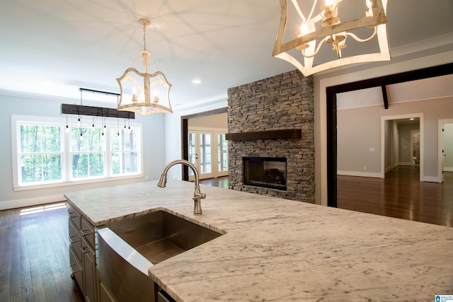 672 Kent Dairy Rd, Alabaster, AL 35007 - kitchen with an inviting chandelier, open floor plan, a sink, and dark wood-style flooring