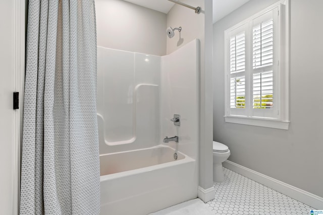 1119 Crest Ave, Homewood, AL 35209 - full bath featuring toilet, baseboards, and shower / bathtub combination with curtain