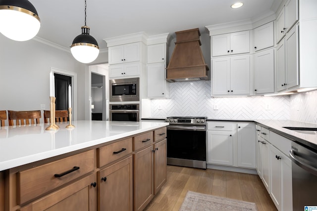 kitchen with recessed lighting, pendant lighting, stainless steel appliances, custom range hood, and backsplash
