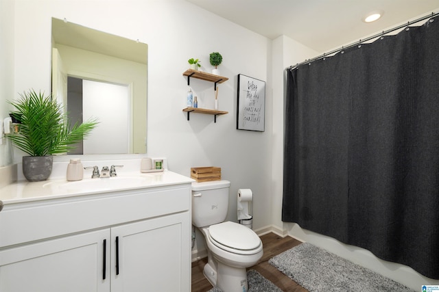 full bath featuring vanity, a shower with curtain, toilet, and wood finished floors
