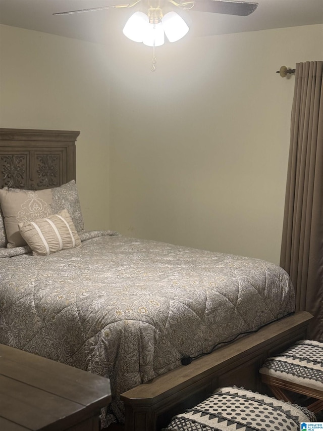 bedroom featuring ceiling fan