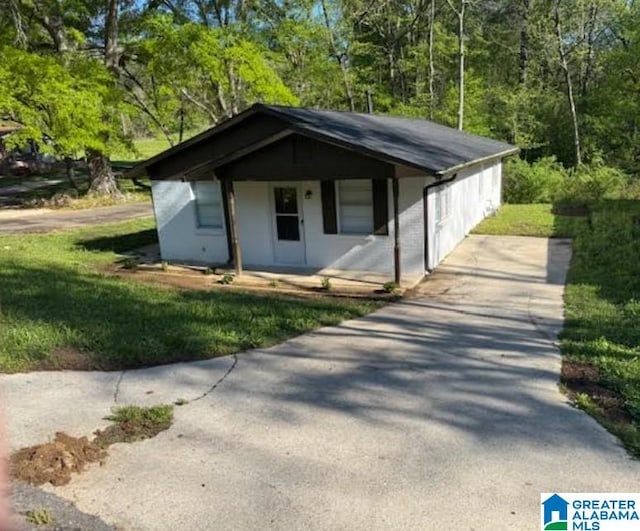 438 Henry St, Birmingham, AL 35214 - bungalow-style house featuring concrete driveway, a front yard, and covered porch