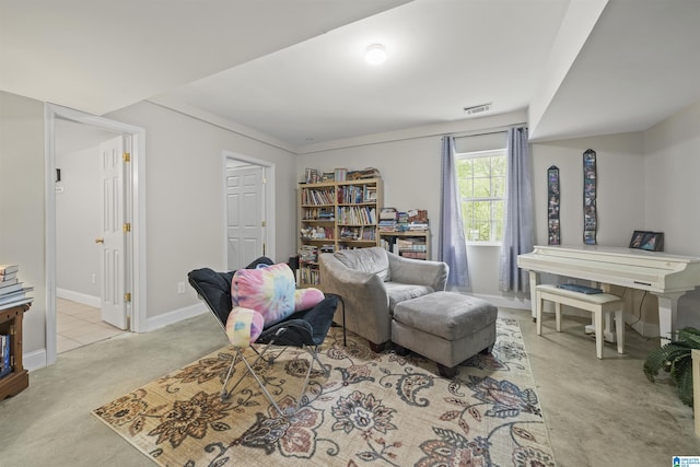 living area featuring visible vents, baseboards, and carpet