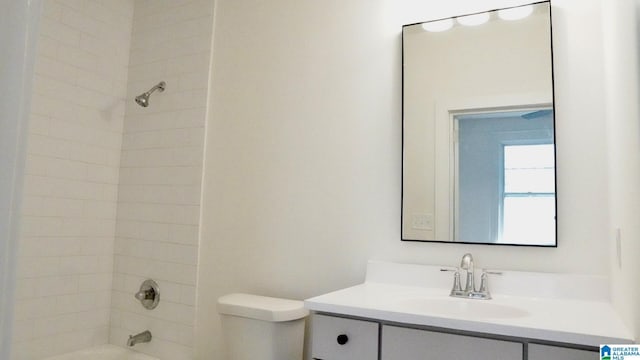 1501 Graymont Ave W, Birmingham, AL 35208 - full bath with toilet, vanity, and bathtub / shower combination