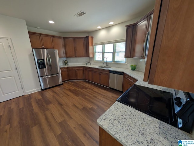 4206 Shinnecock Cir, Bessemer, AL 35022 - kitchen featuring visible vents, a sink, dark wood-style flooring, stainless steel appliances, and decorative backsplash