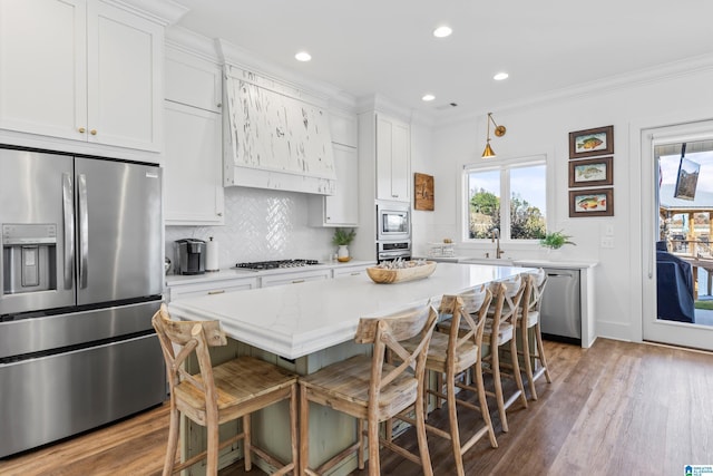 299 Williams Rd, Alexander City, AL 35010 - kitchen with tasteful backsplash, a sink, light countertops, appliances with stainless steel finishes, and light wood-style floors