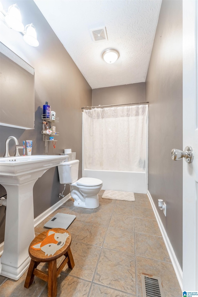 bathroom with a textured ceiling, visible vents, toilet, and shower / bath combo