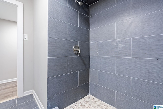 686 Ridge Top Cir, Birmingham, AL 35206 - full bath with tiled shower and baseboards