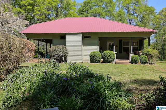bungalow featuring a porch, metal roof, and a front yard