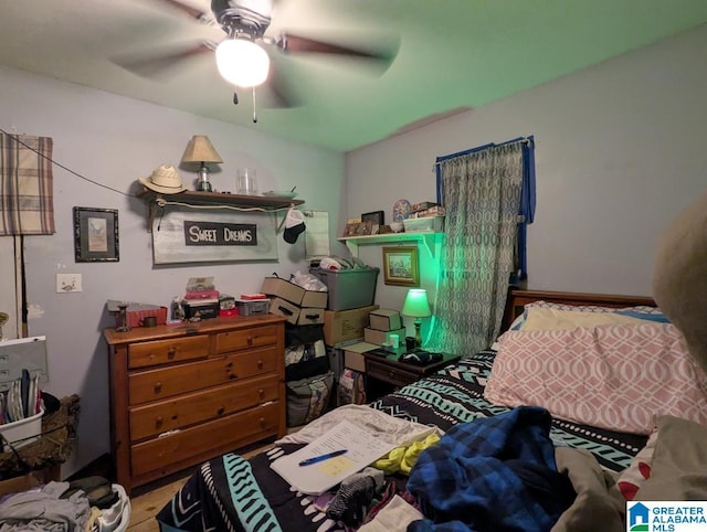 bedroom featuring ceiling fan