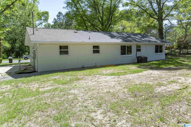 122 Mims Cir, Clanton, AL 35045 - back of property featuring brick siding and roof with shingles
