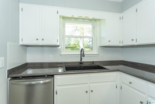 122 Mims Cir, Clanton, AL 35045 - kitchen with dishwasher, dark countertops, and white cabinets