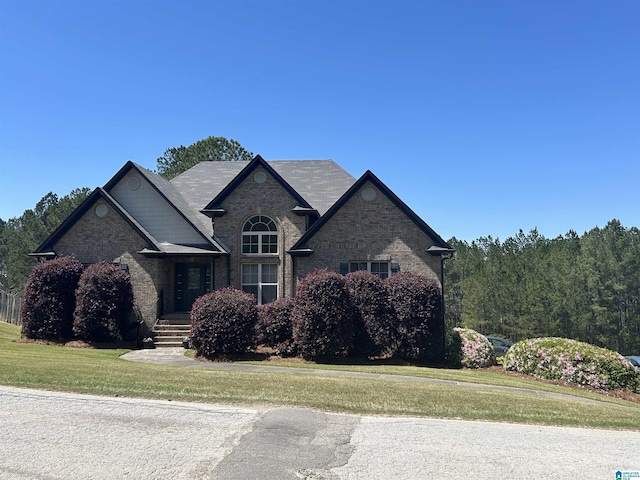 view of front facade with a front yard