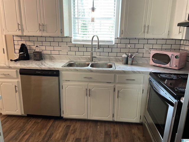 54 Setter Dr, Anniston, AL 36207 - kitchen with appliances with stainless steel finishes, a sink, white cabinetry, and light countertops