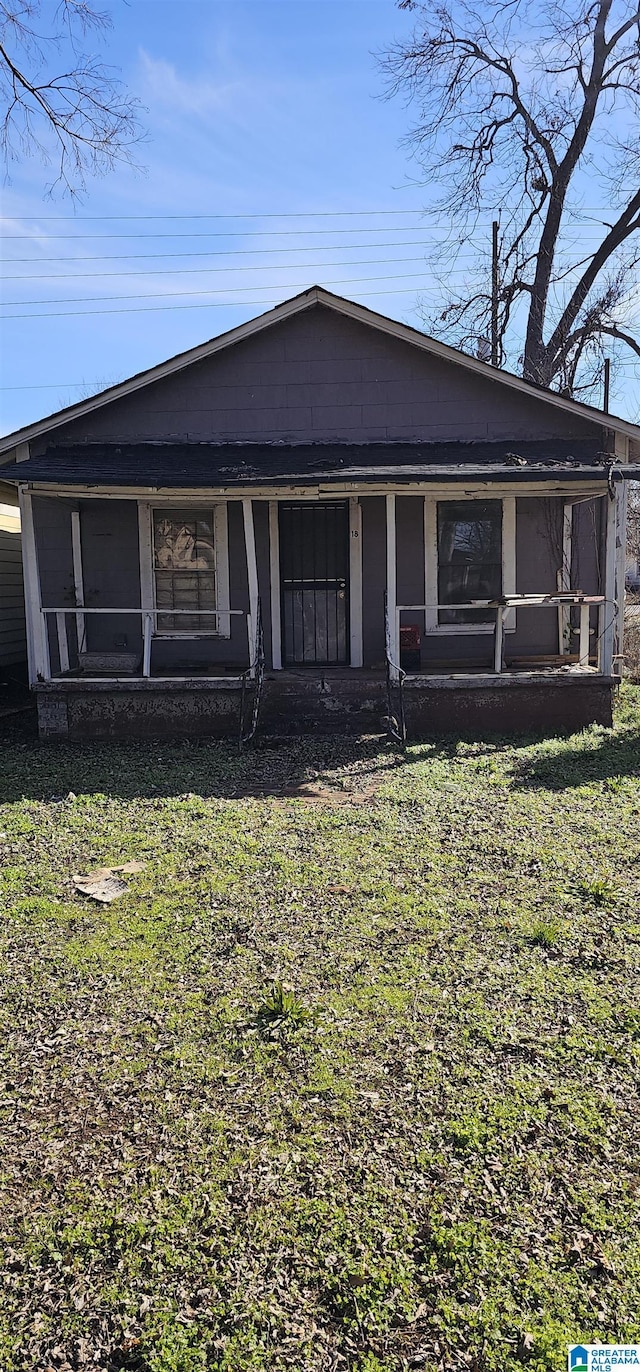 18 6th Ave S, Birmingham, AL 35205 - bungalow-style house with a sunroom and a front lawn