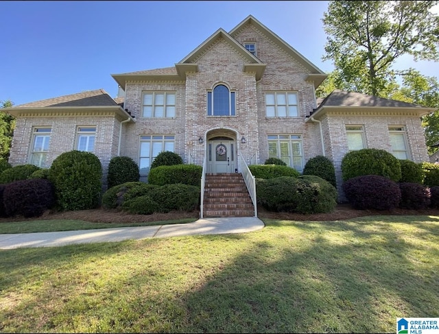 view of front facade featuring a front lawn and brick siding