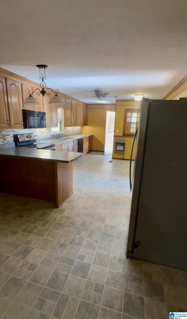 kitchen featuring dark countertops, black appliances, a peninsula, tasteful backsplash, and ceiling fan