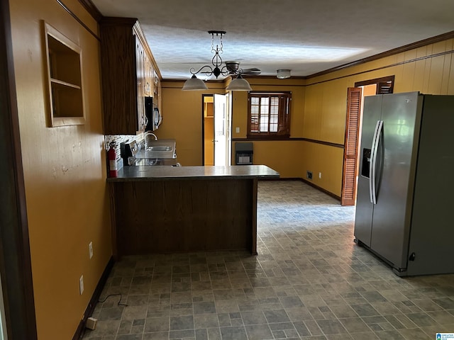 kitchen with stainless steel fridge with ice dispenser, dark countertops, baseboards, a peninsula, and range