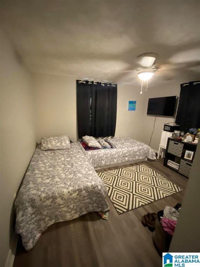 bedroom featuring wood finished floors and a ceiling fan