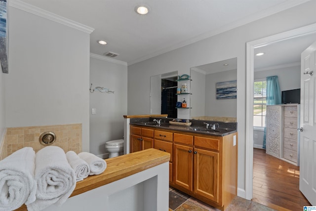 387 Misty Ln, Wedowee, AL 36278 - bathroom featuring a sink, visible vents, recessed lighting, and ornamental molding