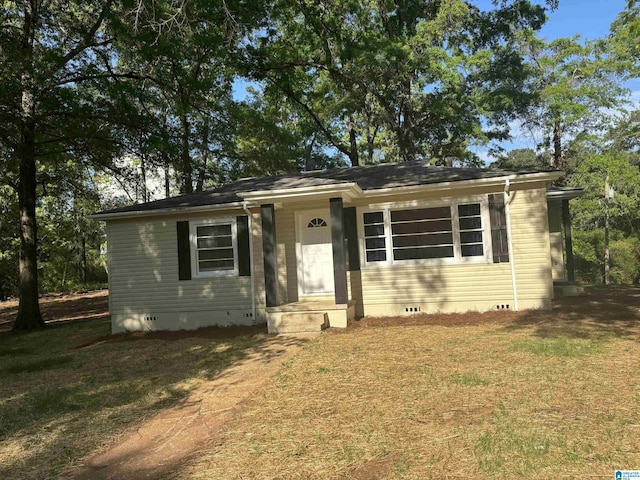 view of front facade featuring a front lawn and crawl space