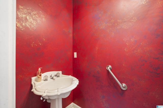 43 Dogwood Dr, Calera, AL 35040 - bathroom featuring a sink