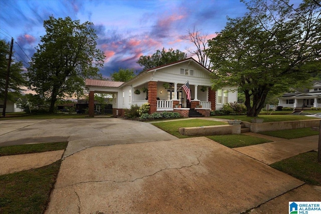 109 N 1st St N, Oneonta, AL 35121 - bungalow-style home featuring a porch, a lawn, and concrete driveway