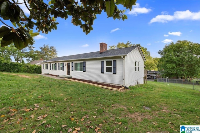 1203 Park Ave, Oneonta, AL 35121 - ranch-style home featuring fence, a chimney, and a front yard