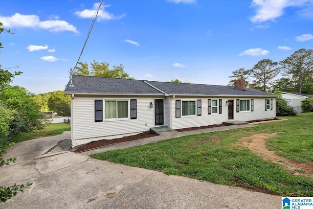 1203 Park Ave, Oneonta, AL 35121 - single story home with a shingled roof, a chimney, and a front lawn