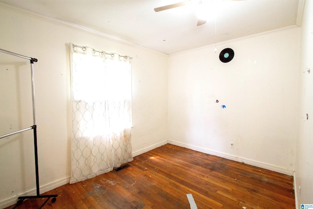 spare room with hardwood / wood-style floors, ceiling fan, baseboards, ornamental molding, and visible vents