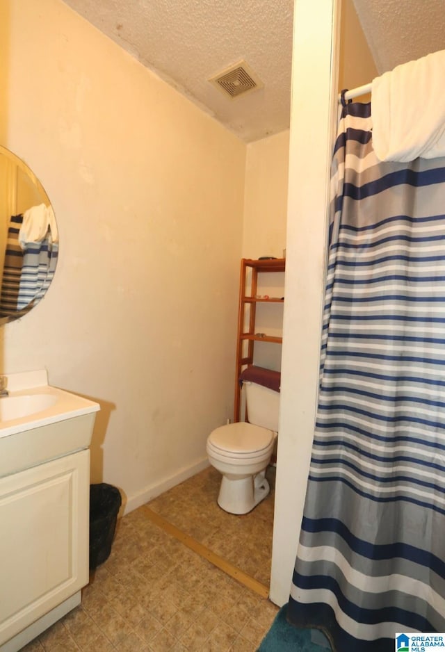 801 Walnut St, Talladega, AL 35160 - full bathroom with a textured ceiling, vanity, toilet, a shower with shower curtain, and visible vents