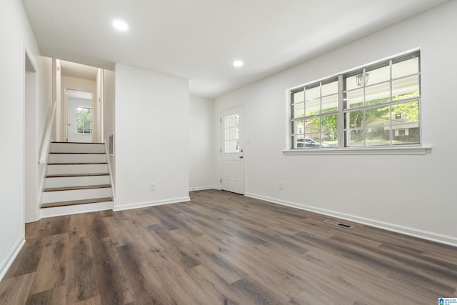 interior space featuring baseboards, a wealth of natural light, recessed lighting, and visible vents
