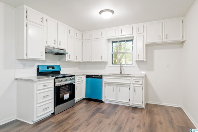 kitchen featuring tasteful backsplash, a sink, stainless steel gas range, dishwashing machine, and under cabinet range hood