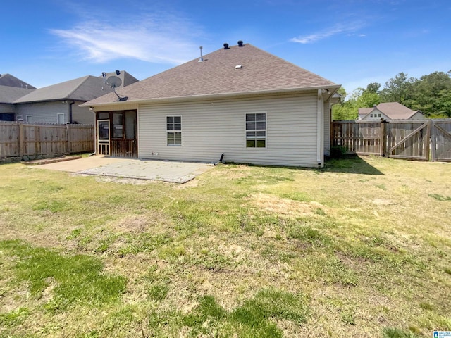 131 Willow View Ln, Wilsonville, AL 35186 - rear view of property with a lawn, a fenced backyard, roof with shingles, and a patio