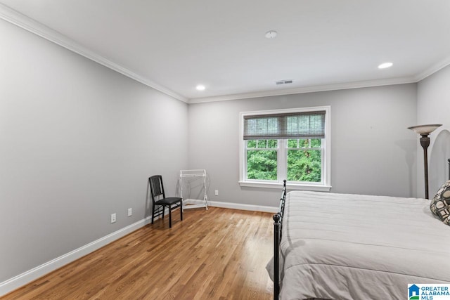 bedroom featuring crown molding, recessed lighting, light wood-style flooring, and baseboards