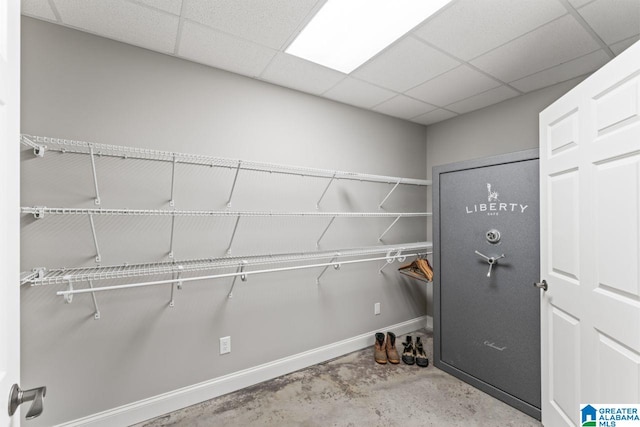 laundry area featuring baseboards
