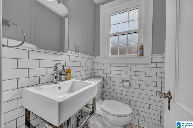 2910 W Meighan Blvd, Gadsden, AL 35904 - bathroom featuring tile walls, a wainscoted wall, a sink, and toilet