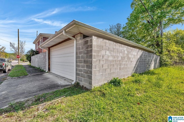 2910 W Meighan Blvd, Gadsden, AL 35904 - exterior space featuring driveway and concrete block siding